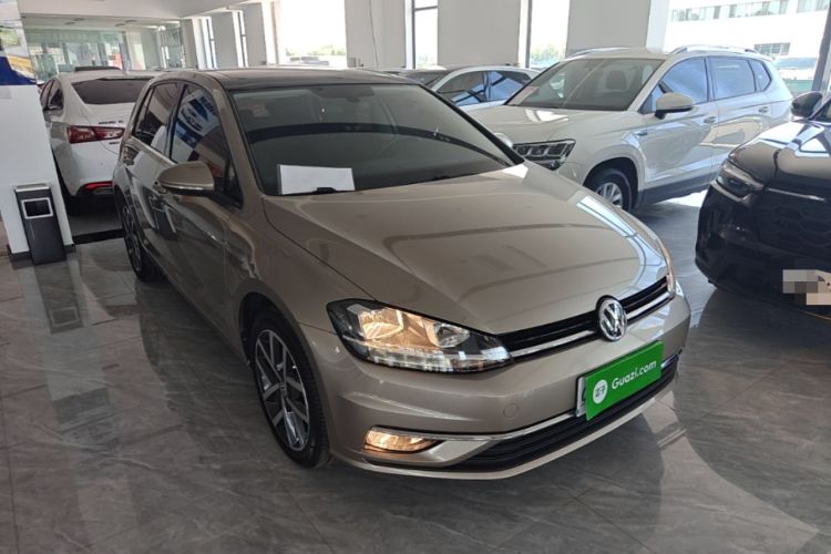 Used Volkswagen Golf 2018 230TSI Automatic Luxury Version Front Right 45 Deg