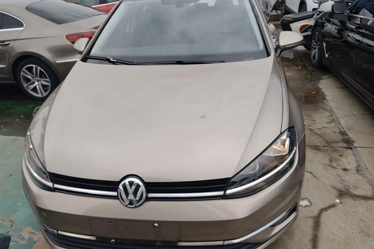 Used Volkswagen Golf 2018 230TSI Automatic Luxury Version Front