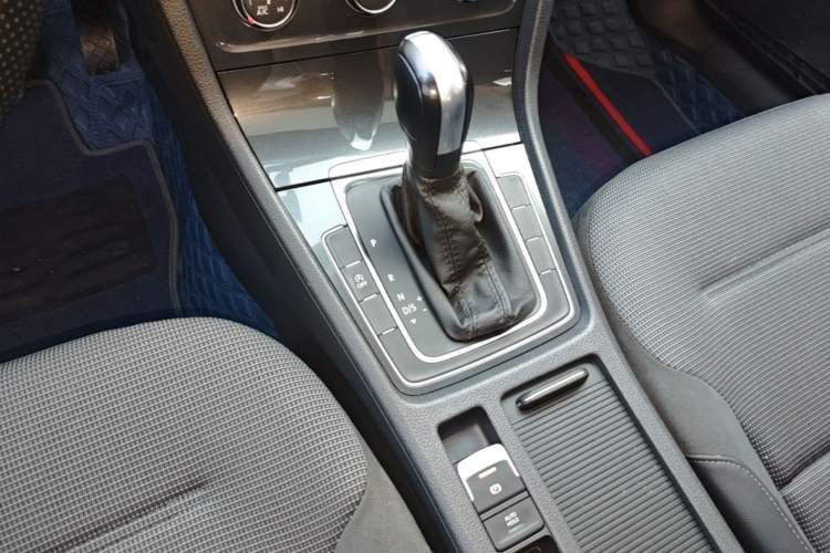 Used Volkswagen Golf 2018 230TSI Automatic Comfort Model Gear Lever