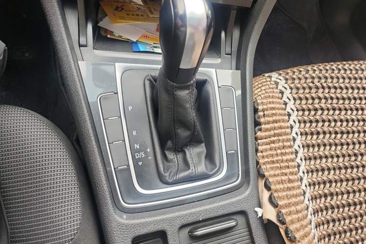 Used Volkswagen Golf 2018 1.6L Automatic Comfort Model Gear Lever
