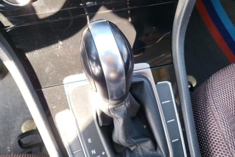Used Volkswagen Golf 2018 1.6L Automatic Fashion Model Gear Lever