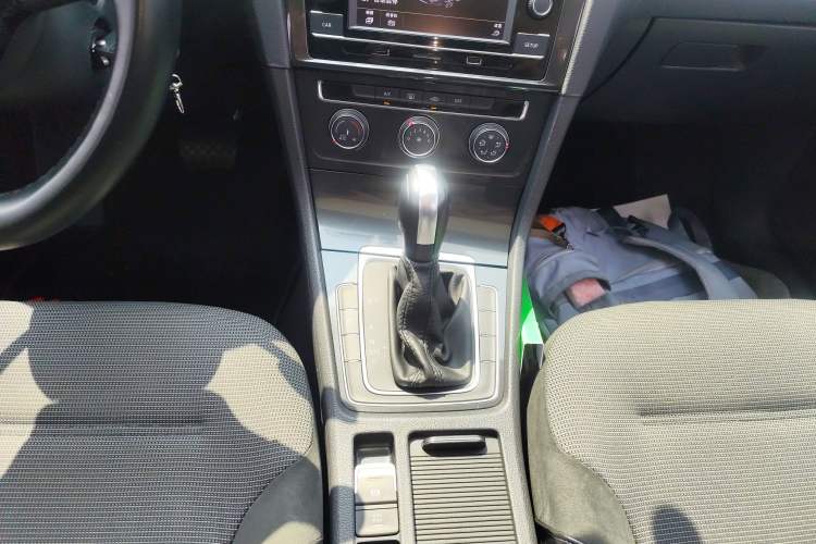 Used Volkswagen Golf 2018 230TSI Automatic Comfort Model Gear Lever