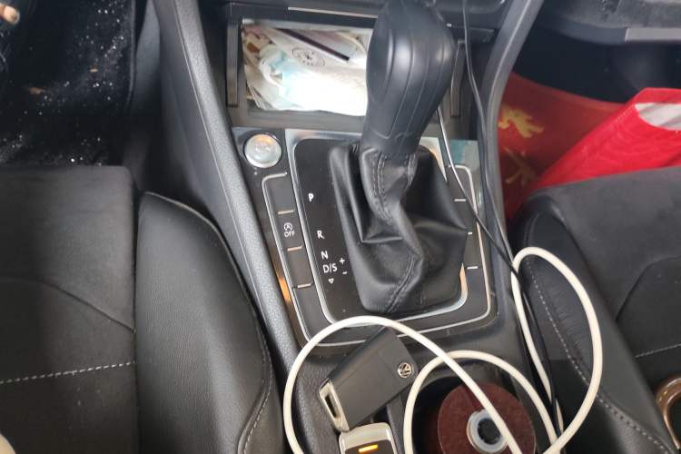 Used Volkswagen Golf 2018 230TSI Automatic Luxury Version Gear Lever