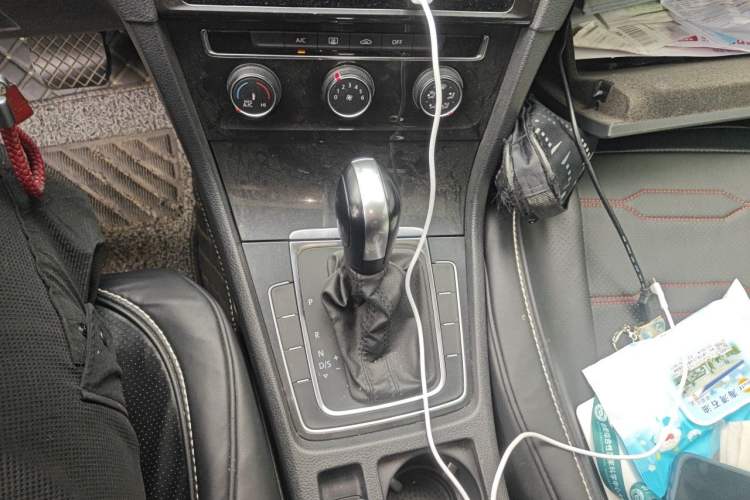 Used Volkswagen Golf 2018 1.6L Automatic Comfort Model Gear Lever