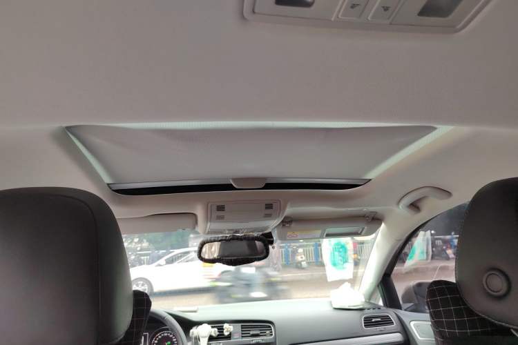 Used Volkswagen Golf 2018 230TSI Automatic Comfort Model Headliner