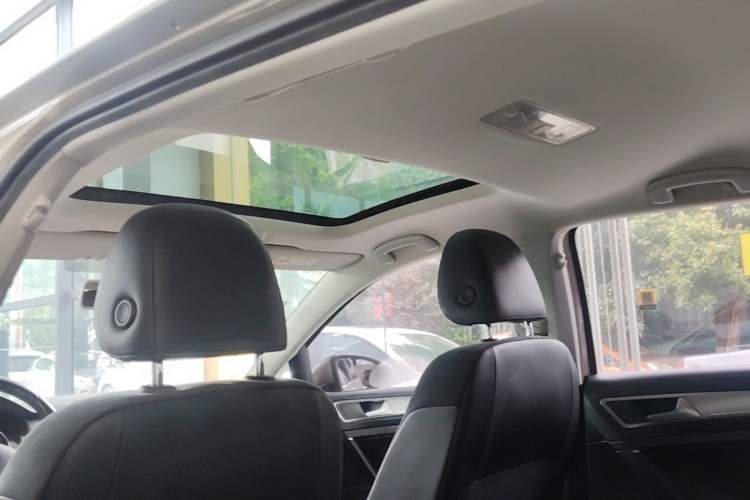 Used Volkswagen Golf 2018 230TSI Automatic Comfort Model Headliner