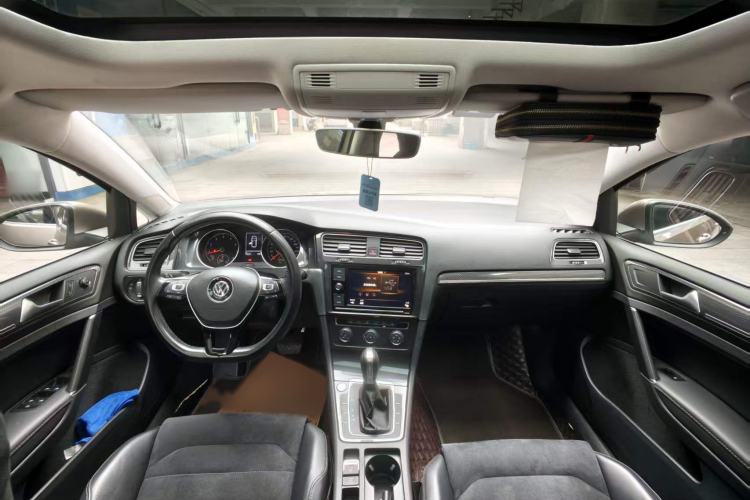 Used Volkswagen Golf 2018 230TSI Automatic Luxury Version Interior 1
