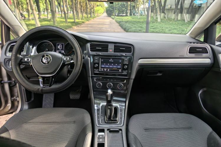 Used Volkswagen Golf 2018 1.6L Automatic Comfort Model Interior 1