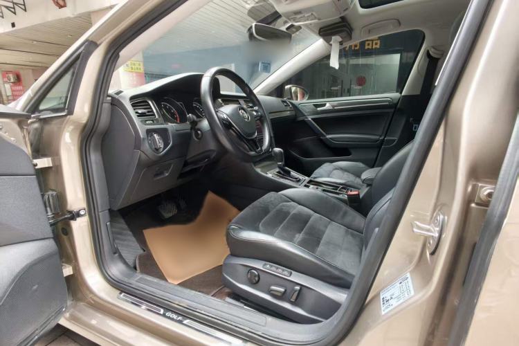 Used Volkswagen Golf 2018 230TSI Automatic Luxury Version Interior 2