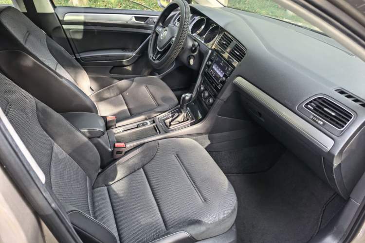 Used Volkswagen Golf 2018 1.6L Automatic Comfort Model Interior 2
