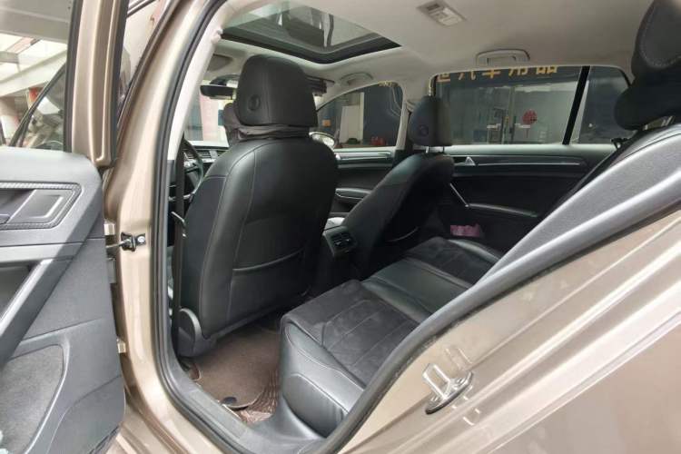 Used Volkswagen Golf 2018 230TSI Automatic Luxury Version Interior 3
