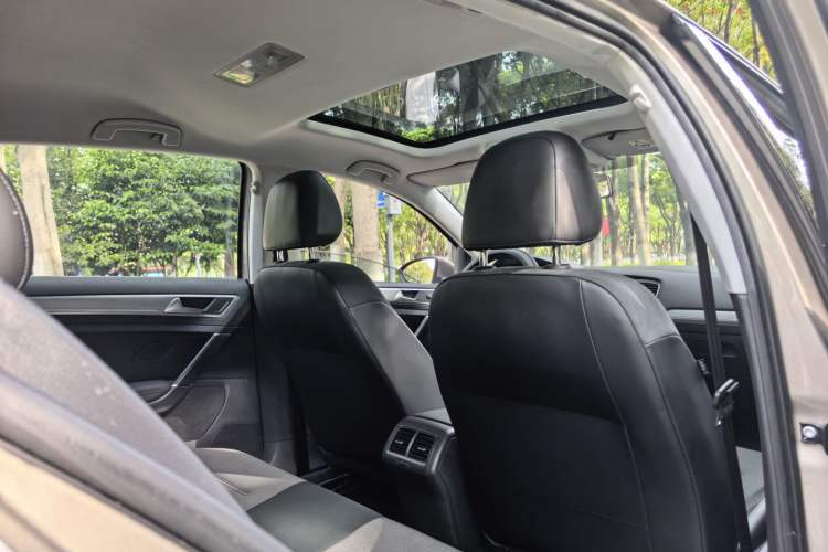 Used Volkswagen Golf 2018 1.6L Automatic Comfort Model Interior 3