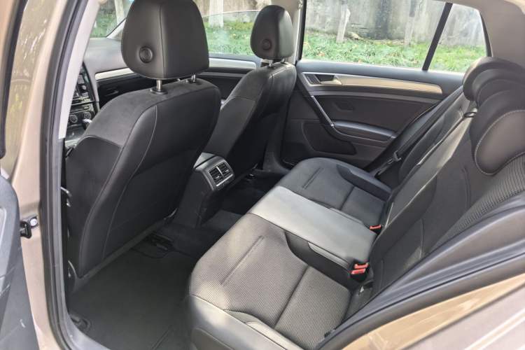 Used Volkswagen Golf 2018 1.6L Automatic Comfort Model Interior 5