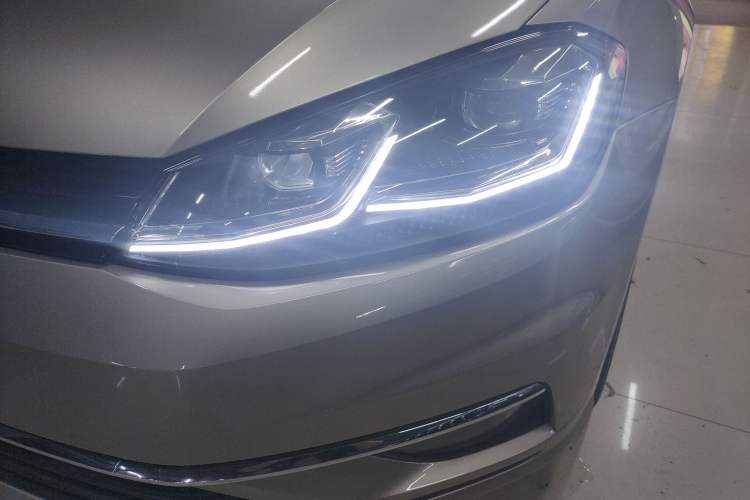 Used Volkswagen Golf 2018 230TSI Automatic Luxury Version Left Front Headlight