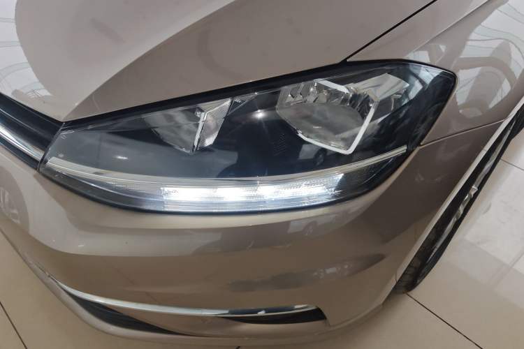 Used Volkswagen Golf 2018 1.6L Automatic Comfort Model Left Front Headlight