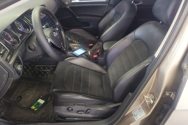 Used Volkswagen Golf 2018 230TSI Automatic Luxury Version Left Front Seat
