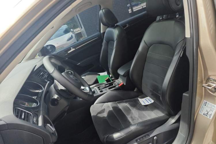 Used Volkswagen Golf 2018 230TSI Automatic Luxury Version Left Front Seat