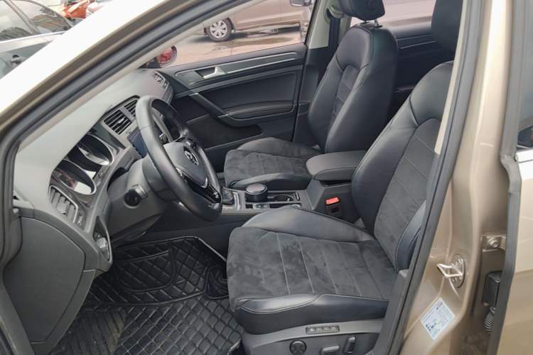 Used Volkswagen Golf 2018 230TSI Automatic Luxury Version Left Front Seat