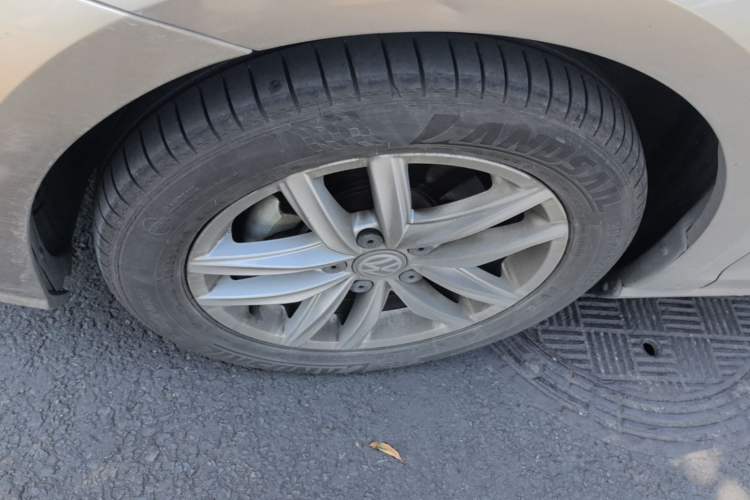 Used Volkswagen Golf 2018 230TSI Automatic Comfort Model Left Front Wheel Hub