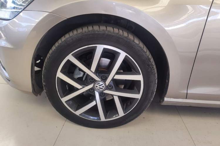 Used Volkswagen Golf 2018 230TSI Automatic Luxury Version Left Front Wheel Hub