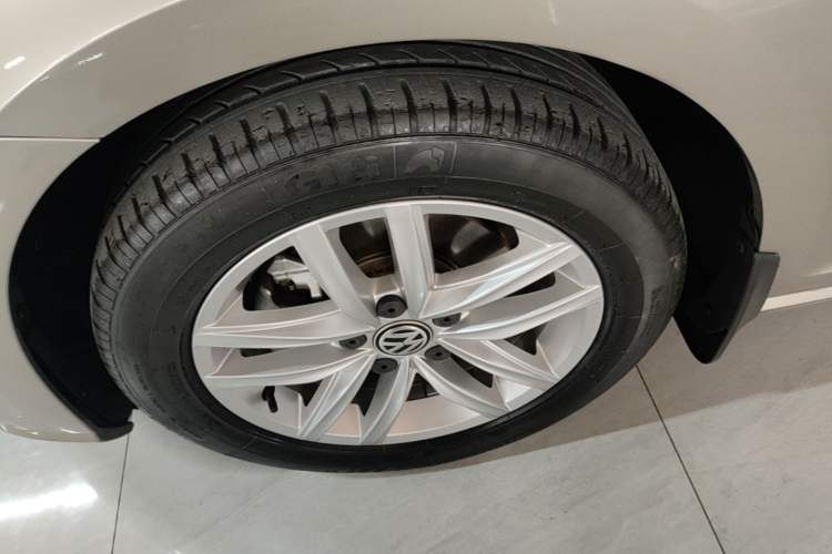 Used Volkswagen Golf 2018 1.6L Automatic Comfort Model Left Front Wheel Hub