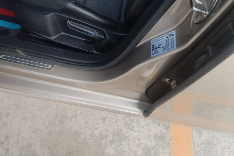 Used Volkswagen Golf 2018 230TSI Automatic Comfort Model Left Side Sill
