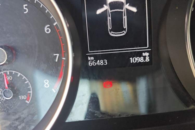 Used Volkswagen Golf 2018 230TSI Automatic Luxury Version Odometer Close Up