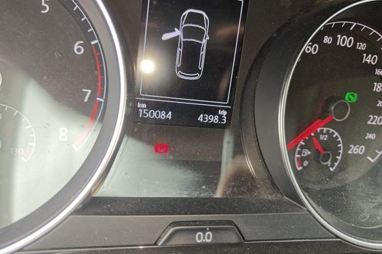 Used Volkswagen Golf 2018 1.6L Automatic Comfort Model Odometer Close Up