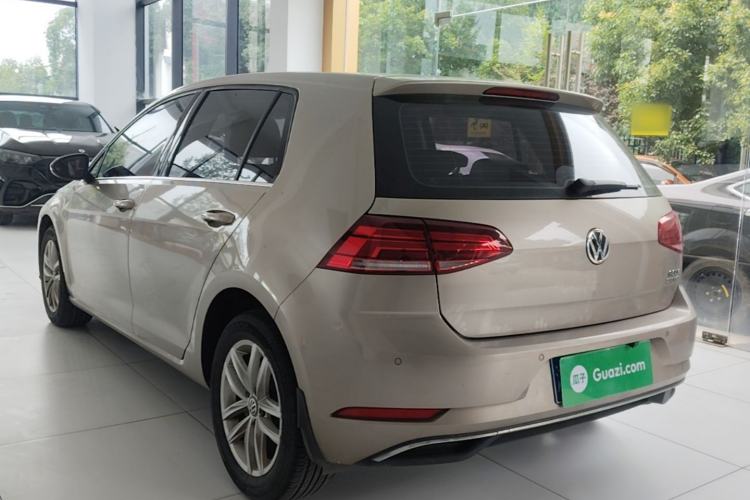 Used Volkswagen Golf 2018 230TSI Automatic Comfort Model Rear Left 45 Deg