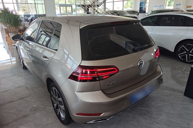 Used Volkswagen Golf 2018 230TSI Automatic Luxury Version Rear Left 45 Deg