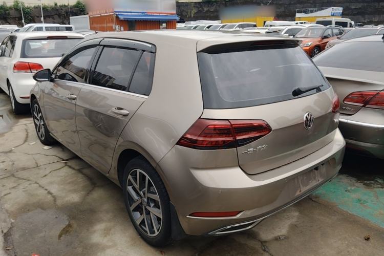 Used Volkswagen Golf 2018 230TSI Automatic Luxury Version Rear Left 45 Deg