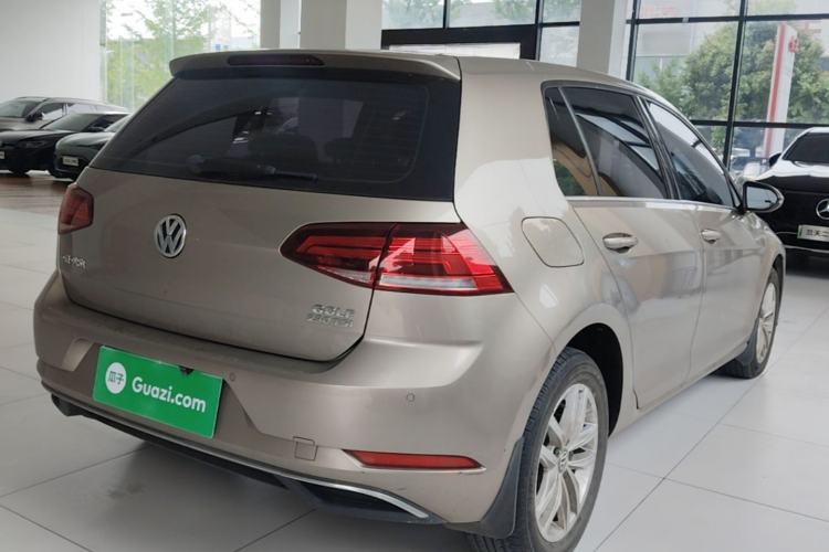 Used Volkswagen Golf 2018 230TSI Automatic Comfort Model Rear Right 45 Deg