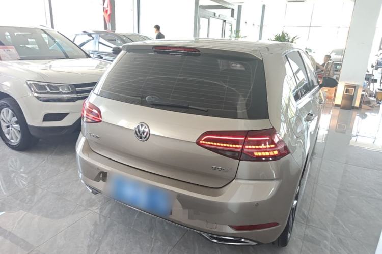 Used Volkswagen Golf 2018 230TSI Automatic Luxury Version Rear Right 45 Deg
