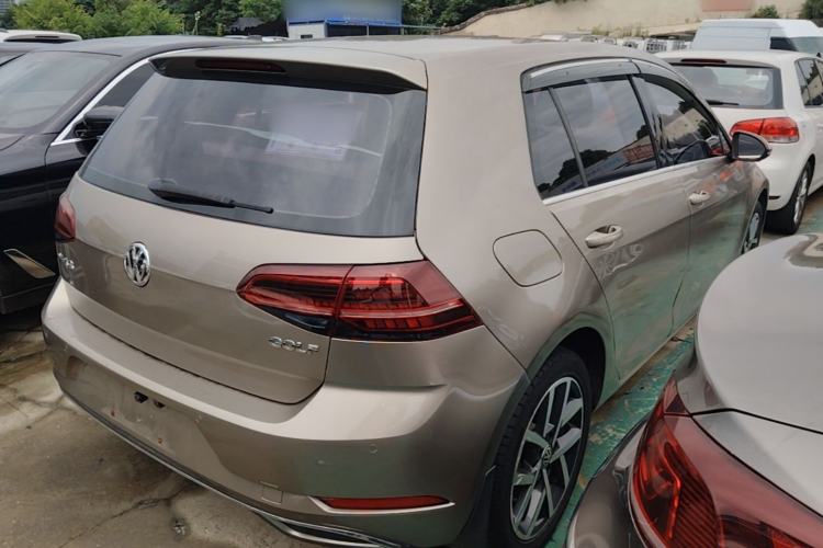 Used Volkswagen Golf 2018 230TSI Automatic Luxury Version Rear Right 45 Deg