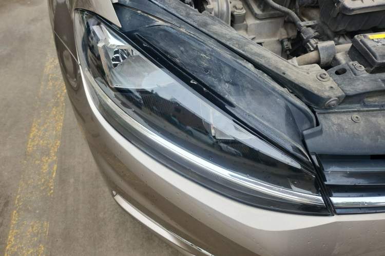 Used Volkswagen Golf 2018 1.6L Automatic Comfort Model Right Front Headlight