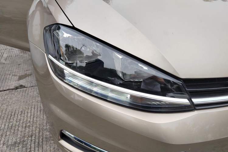 Used Volkswagen Golf 2018 230TSI Automatic Comfort Model Right Front Headlight