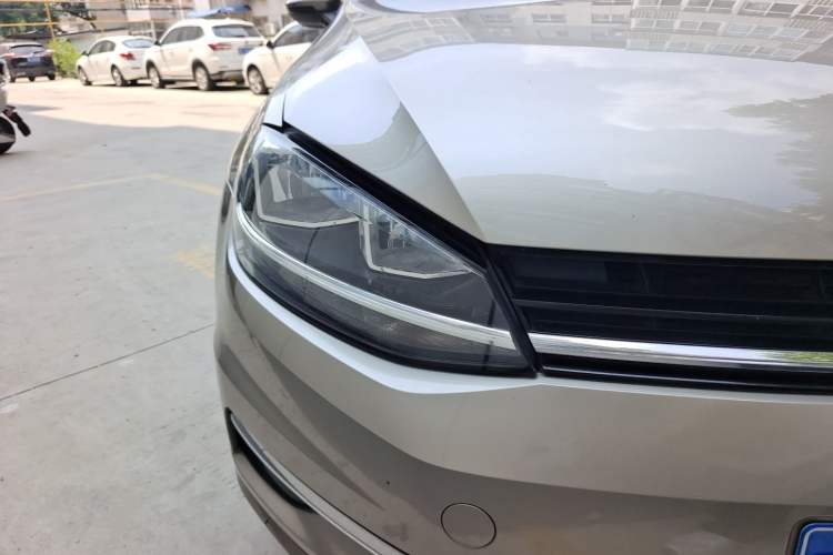 Used Volkswagen Golf 2018 230TSI Automatic Comfort Model Right Front Headlight