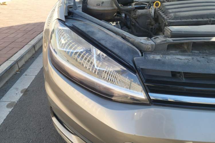Used Volkswagen Golf 2018 1.6L Automatic Fashion Model Right Front Headlight