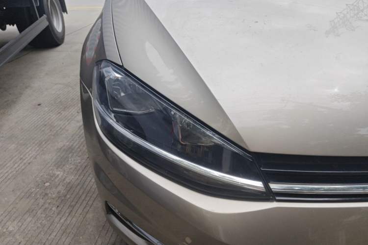 Used Volkswagen Golf 2018 1.6L Automatic Comfort Model Right Front Headlight