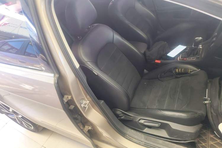 Used Volkswagen Golf 2018 230TSI Automatic Luxury Version Right Front Seat