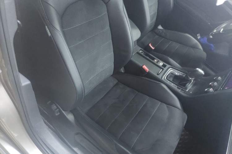 Used Volkswagen Golf 2018 230TSI Automatic Luxury Version Right Front Seat