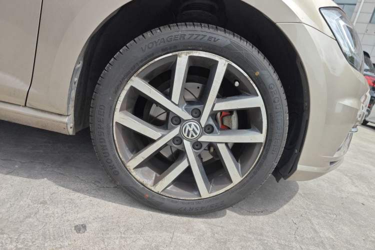 Used Volkswagen Golf 2018 230TSI Automatic Luxury Version Right Front Wheel Hub