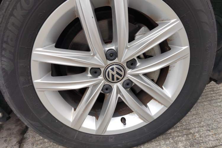Used Volkswagen Golf 2018 230TSI Automatic Comfort Model Right Front Wheel Hub