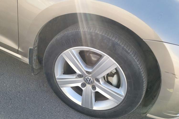 Used Volkswagen Golf 2018 1.6L Automatic Fashion Model Right Front Wheel Hub