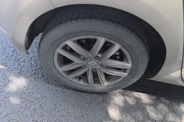 Used Volkswagen Golf 2018 230TSI Automatic Comfort Model Right Rear Wheel Hub