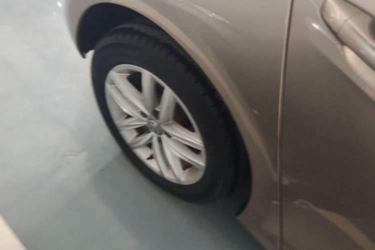 Used Volkswagen Golf 2018 230TSI Automatic Comfort Model Right Rear Wheel Hub