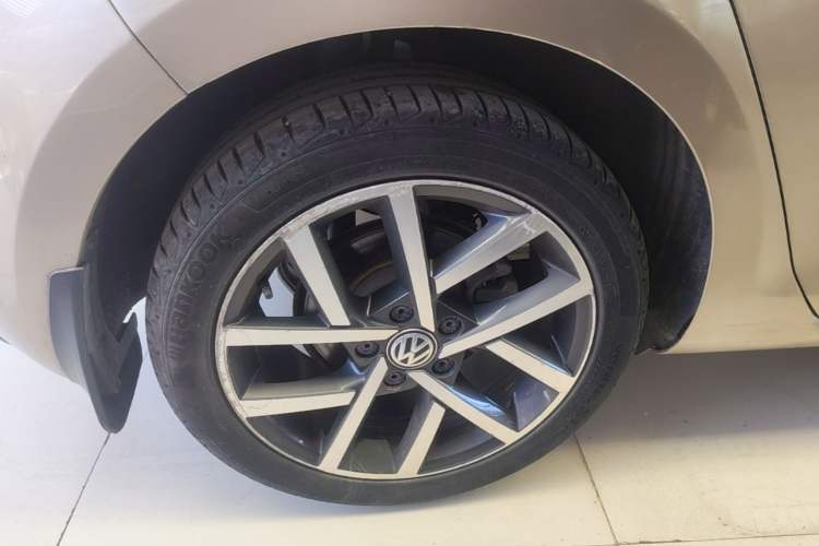 Used Volkswagen Golf 2018 230TSI Automatic Luxury Version Right Rear Wheel Hub