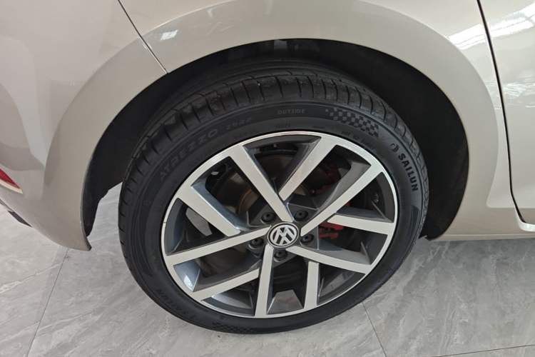 Used Volkswagen Golf 2018 230TSI Automatic Luxury Version Right Rear Wheel Hub