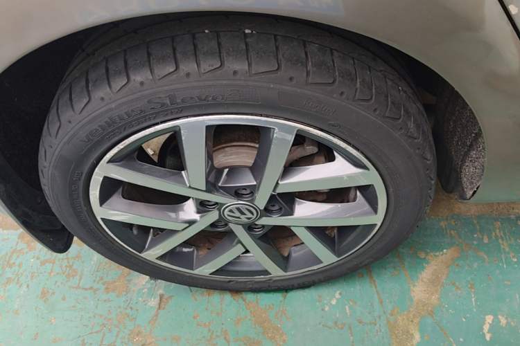 Used Volkswagen Golf 2018 230TSI Automatic Luxury Version Right Rear Wheel Hub
