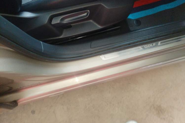 Used Volkswagen Golf 2018 230TSI Automatic Comfort Model Right Side Sill